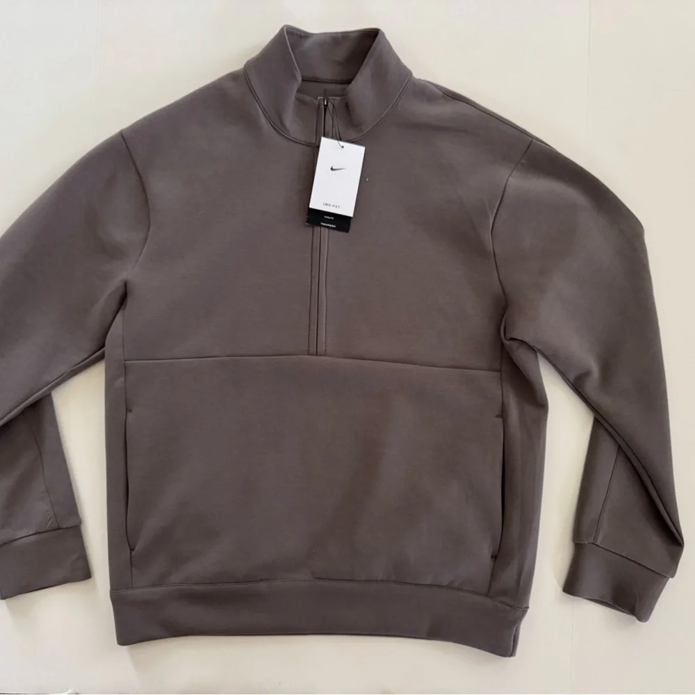 Nike 24.7 impossiblysoft Dri-fit 1/2 zip top - Picture 4 of 5